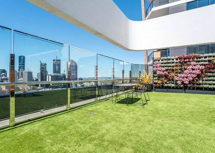 Modern 2 Bedroom Apartment With Parking South Brisbane