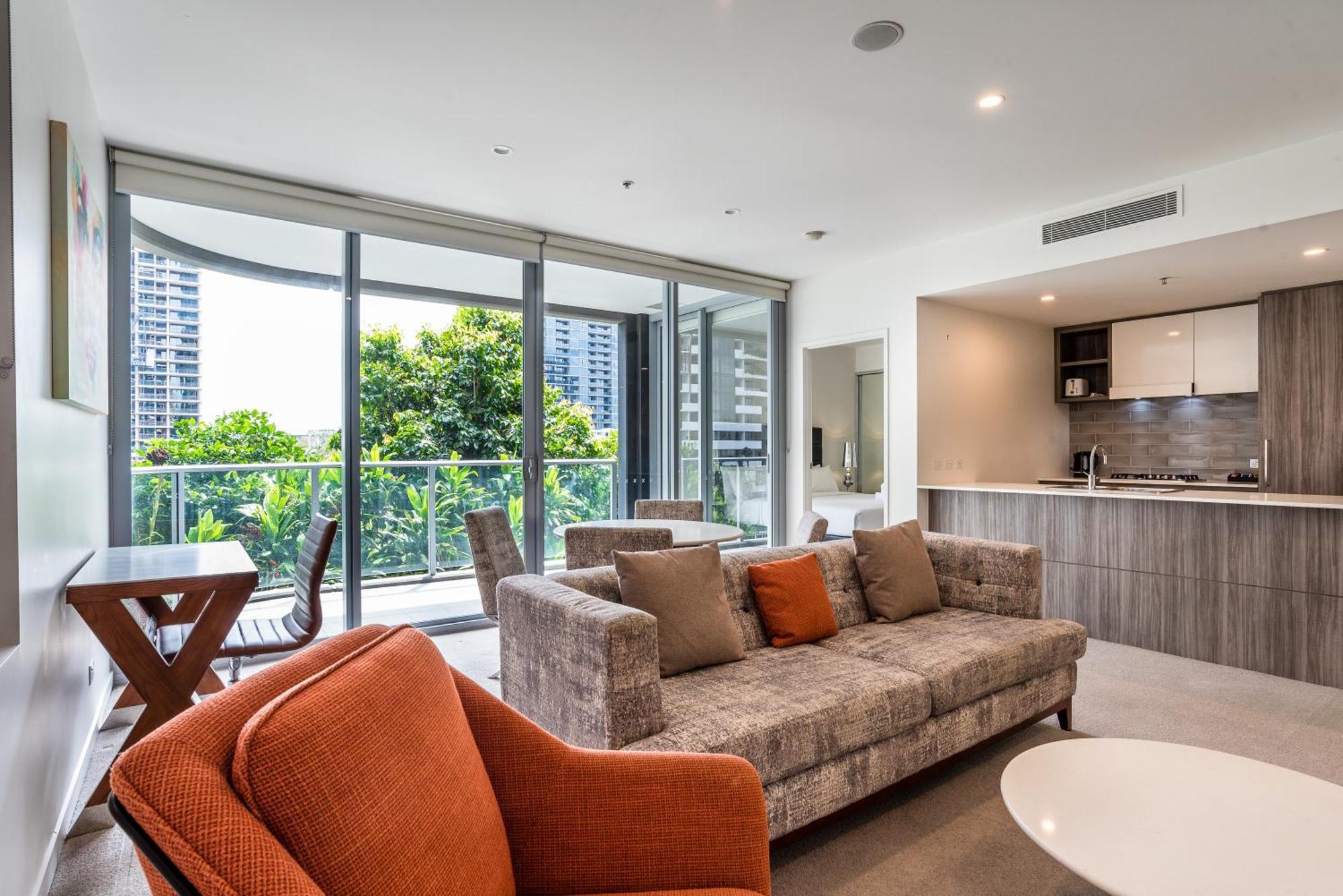 Modern 2 Bedroom With Parking South Apartment Brisbane