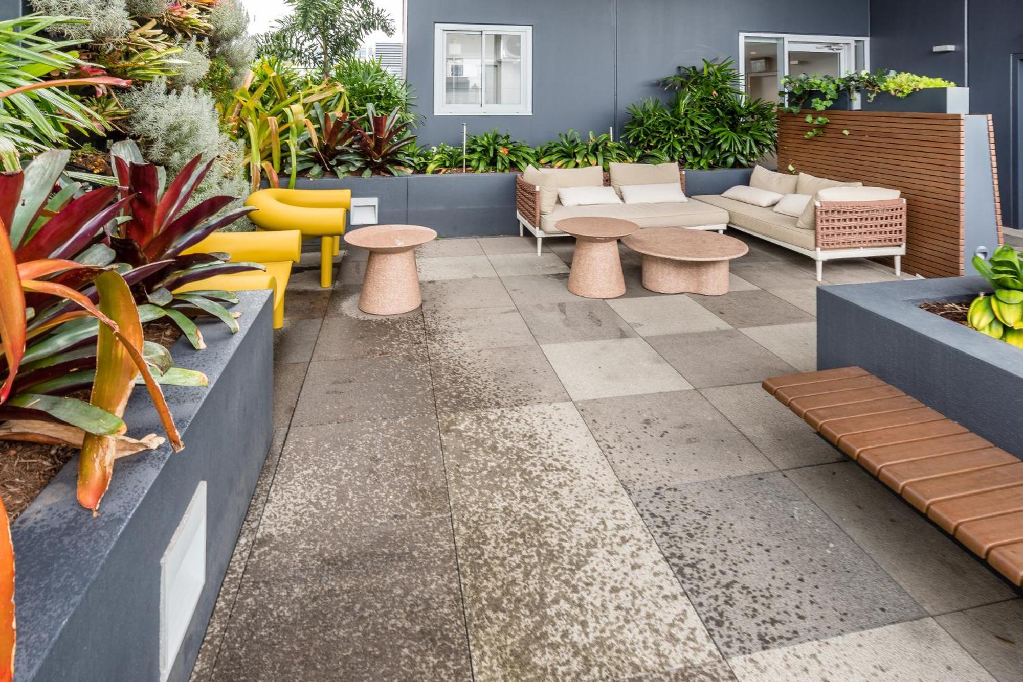 Modern 2 Bedroom With Parking South * Brisbane