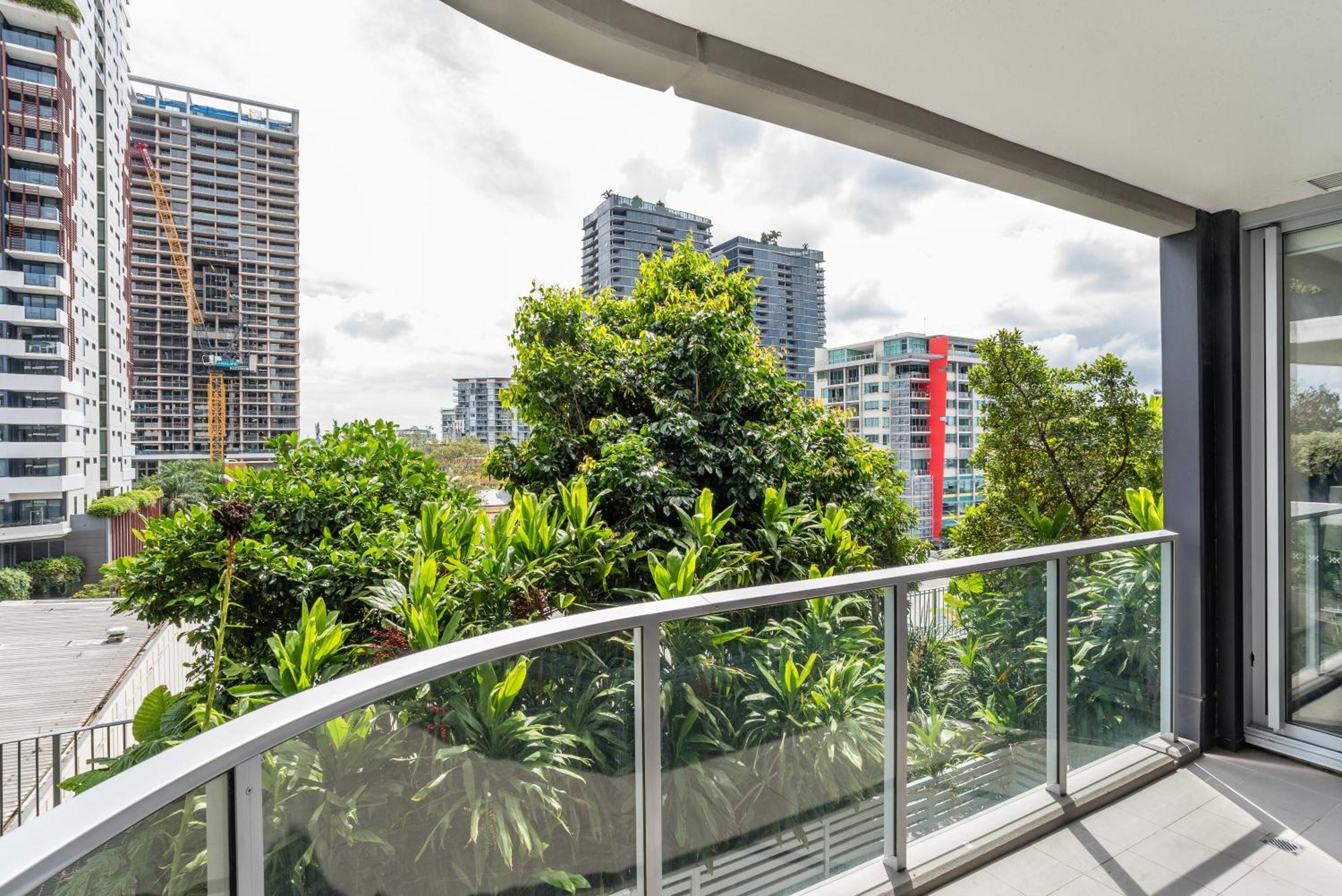 Apartment Modern 2 Bedroom With Parking South