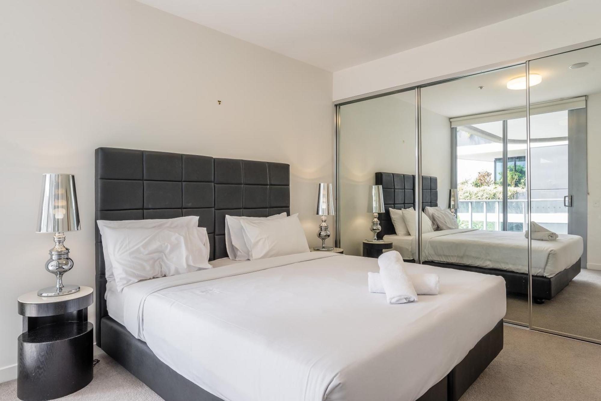 Modern 2 Bedroom With Parking South Apartment Brisbane