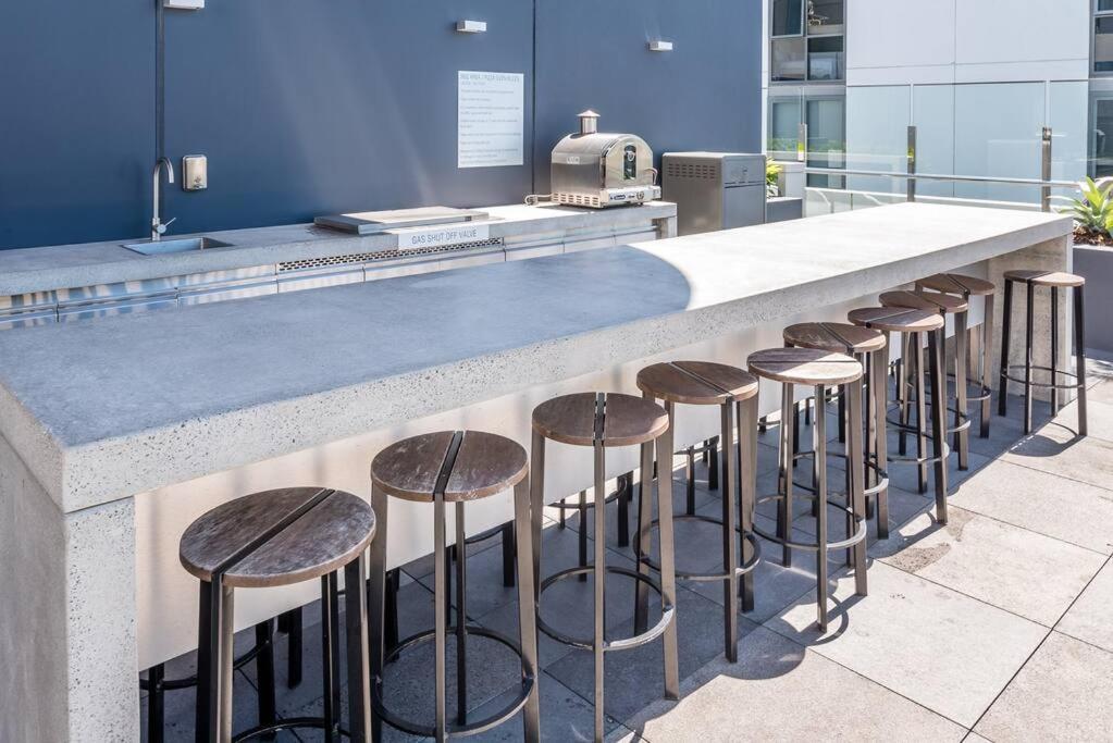 Apartment Modern 2 Bedroom With Parking South